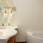 Hotel De Sevres 3*