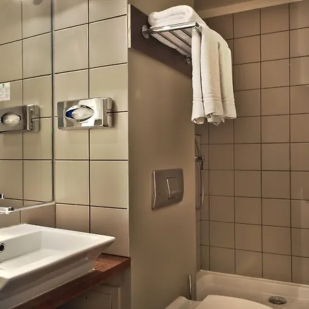 De Sevres Hotel